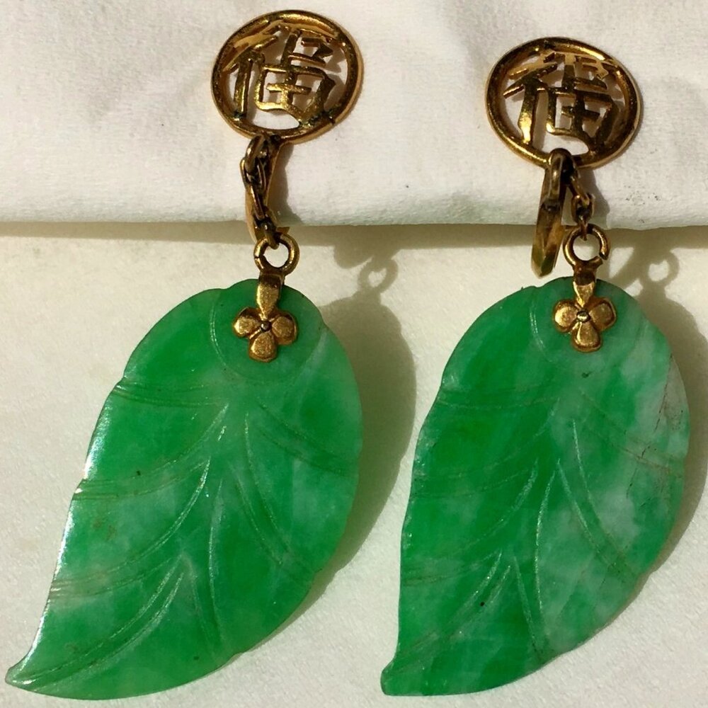 VINTAGE CHINESE CARVED JADE LEAF 14K GOLD FILIGREE DROP EARRINGS